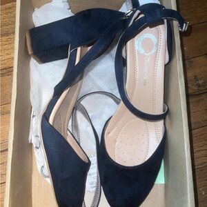 New Journee Collection Navy Blue Heels sz 8